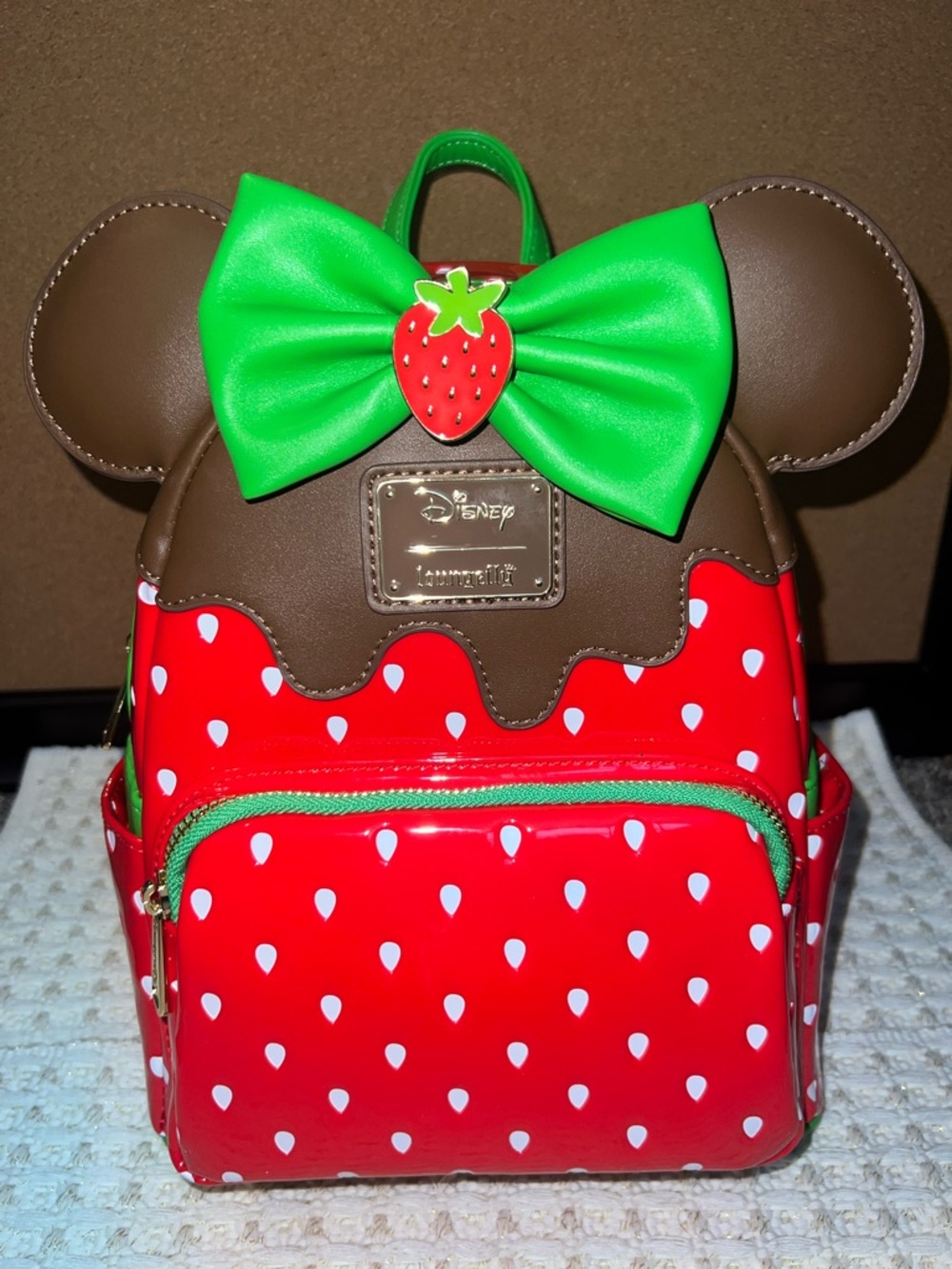 NWT Loungefly Disney Minnie Chocolate Dipped Strawberry Scented Backpack RARE - Picture 5 of 8